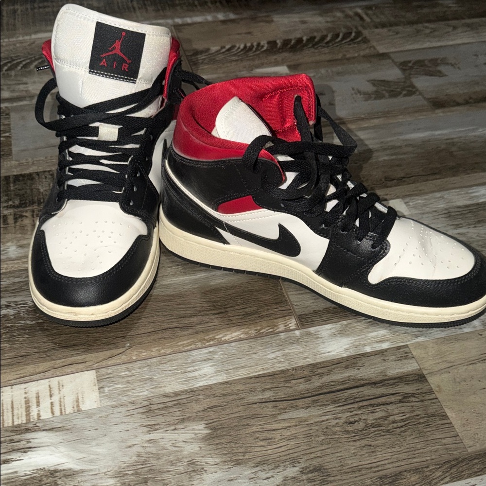 Nike Black and Red Athletic Shoes